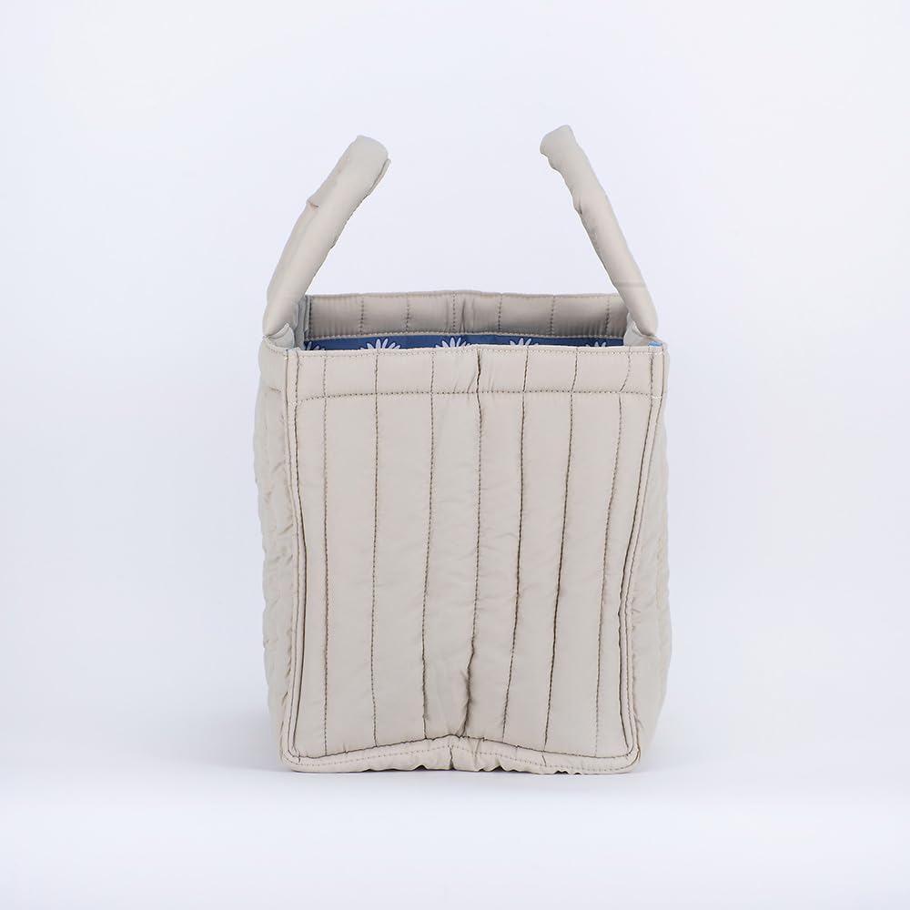 Dick Bruna Miffy Quilted Square Tote perfect as a side lunch or small lunch Lightweight and features a base made of Bag, bag, bag, box. MARGUERITE.
