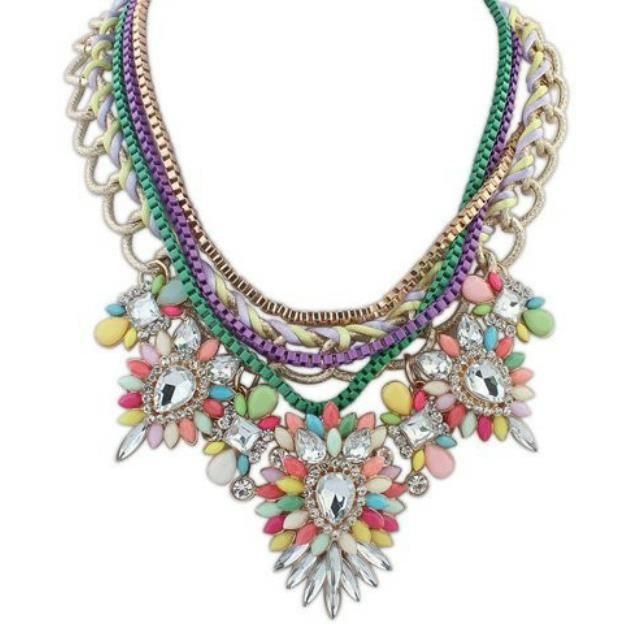 Parure de bijoux fantaisie couleur violet pour votre mariage