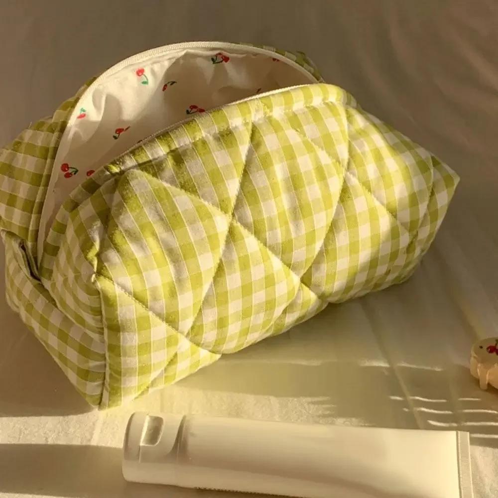 Cotton Quilted Makeup Bag Portable Checkered with Zipper Wash Bag Large Capacity Skincare Pouch Travel