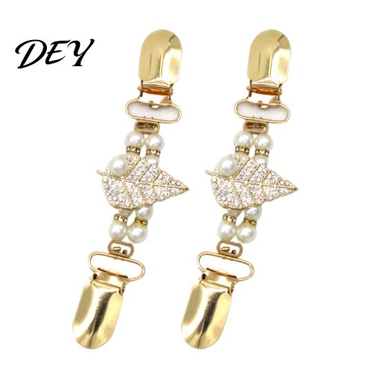 Dress Closure Clips 2Pcs Vintage Sweater for Women Girls, Retro Faux Pearl And Rhinestones Cardigan Clips, Elegant Clothing Tightener Clip Collar Pin
