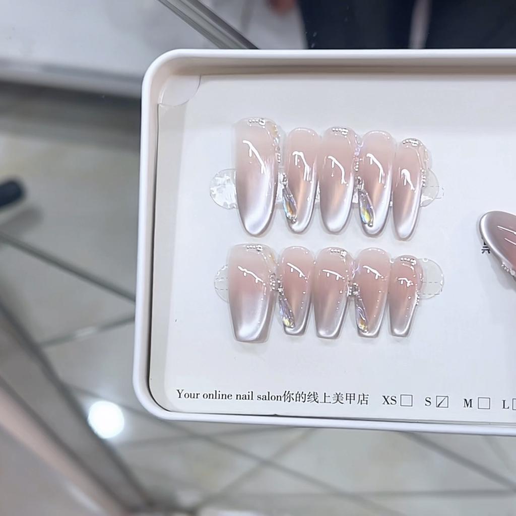 Hand-woven Armor Minimalist White Moonlight Three-dimensional Zircon Light Metering Cat Eye Pure Temperament Nail Art Patch