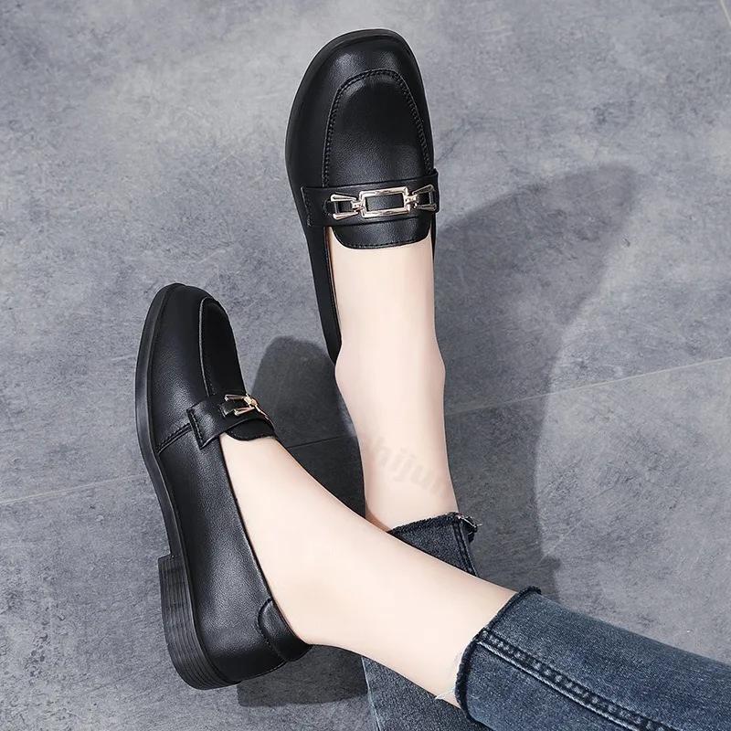 Fashion 2025 Spring Women's Shoes Flat Comfortable Anti Slip Lightweight New Fashion Casual Shoes Metal Decoration Anti Slip Work Shoes