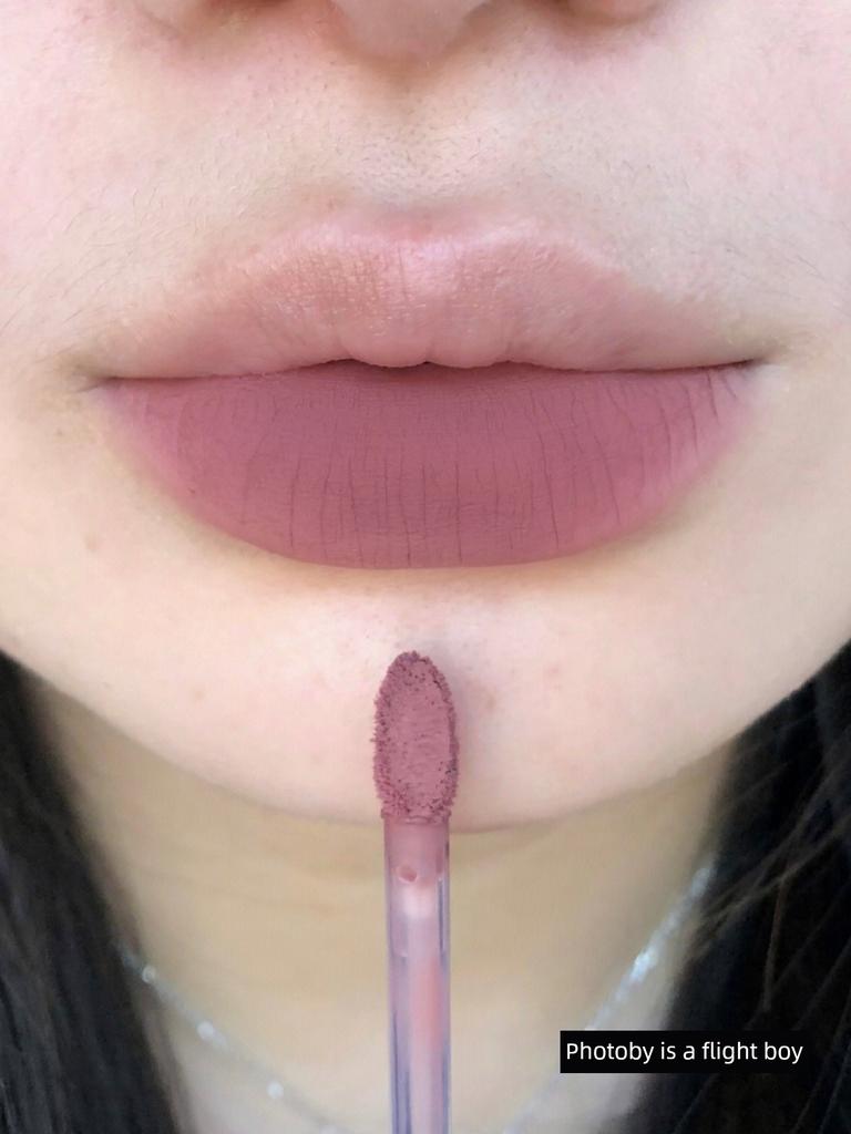 In Stock Black Rabbit Reverse Macaron Lip Mud Matte Mouth Brown Low Saturation Lip Lacquer Rose with Trick-Or-Treat/Canini/Lava