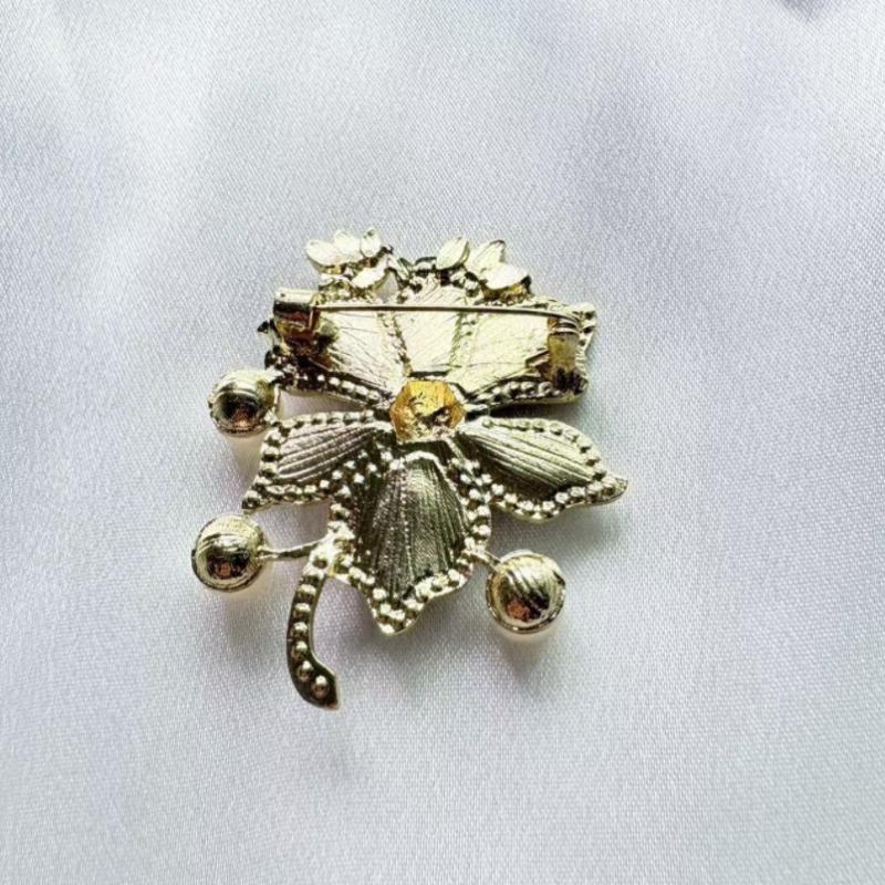 Fashion Purple Lilac Flower Delicate Brooches For Women Clothing Coat Banquet Accessories Gifts