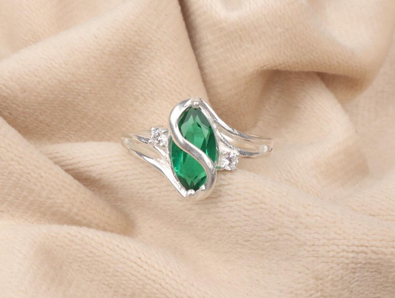 

Хромдиопсид Драгоценный камень 925 Стерлинговое серебро Ювелирные изделия Кольцо с цирконом Подарок для нее CZR-8-3 7.5