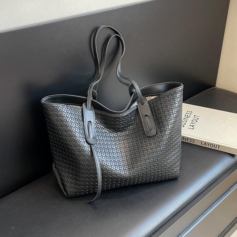 Large Capacity Woven Pattern Bag Women's 2025 New Early Autumn Retro Versatile Shoulder Underarm Bag Casual Portable Tote Bag