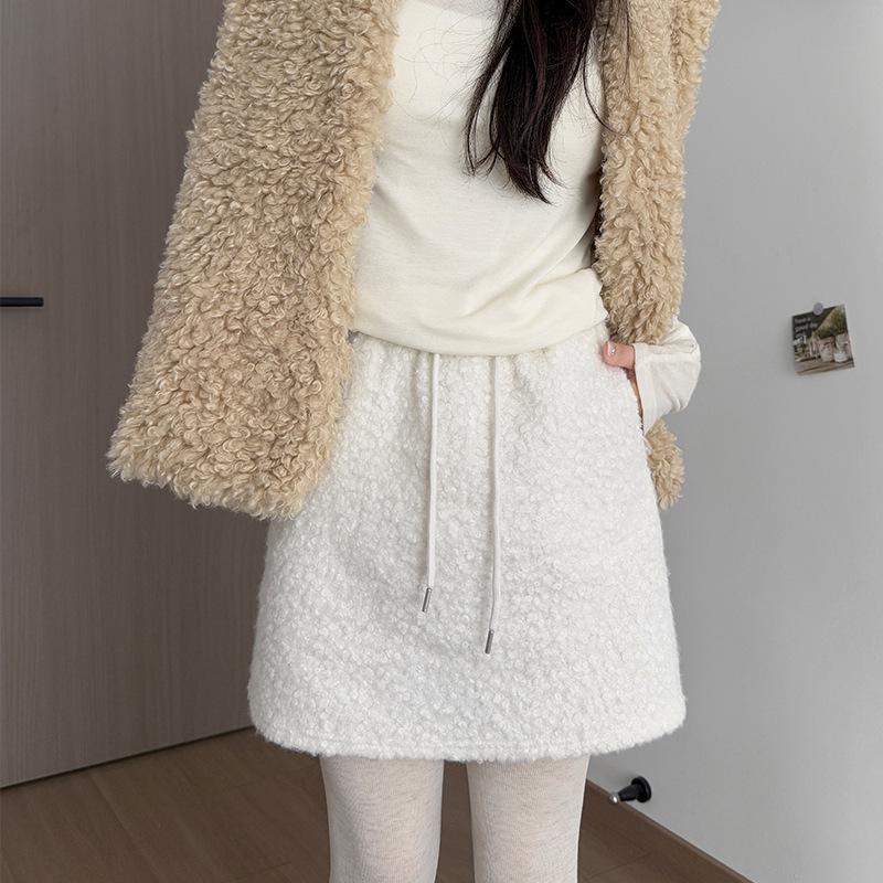 Korean Lambswool Hip-Hugging A-Line Skirt: Fluffy, Warm, Slimming, Autumn/Winter Bodycon Short Skirt for Women