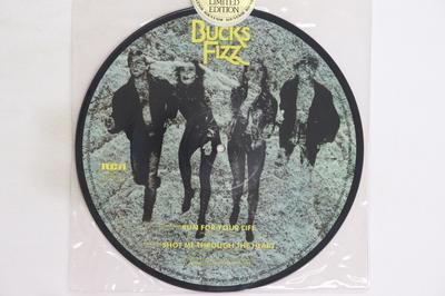 10inch Record BUCKS FIZZ - Run For Your Life / Shot Me Through FIZP1 RCA 1983 UK Rock Used