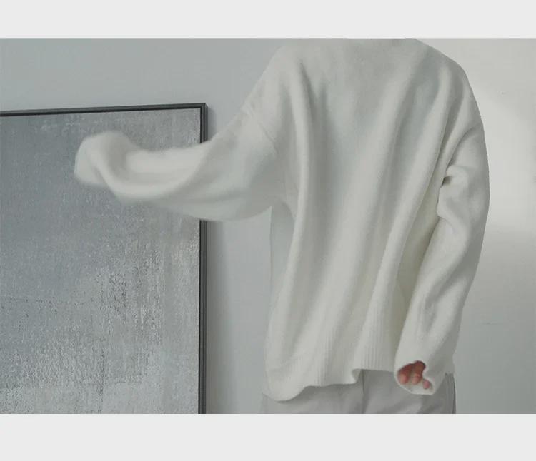 2024 Trendy Men's White Knitted Sweater: Loose, Handsome Design for Autumn/Winter