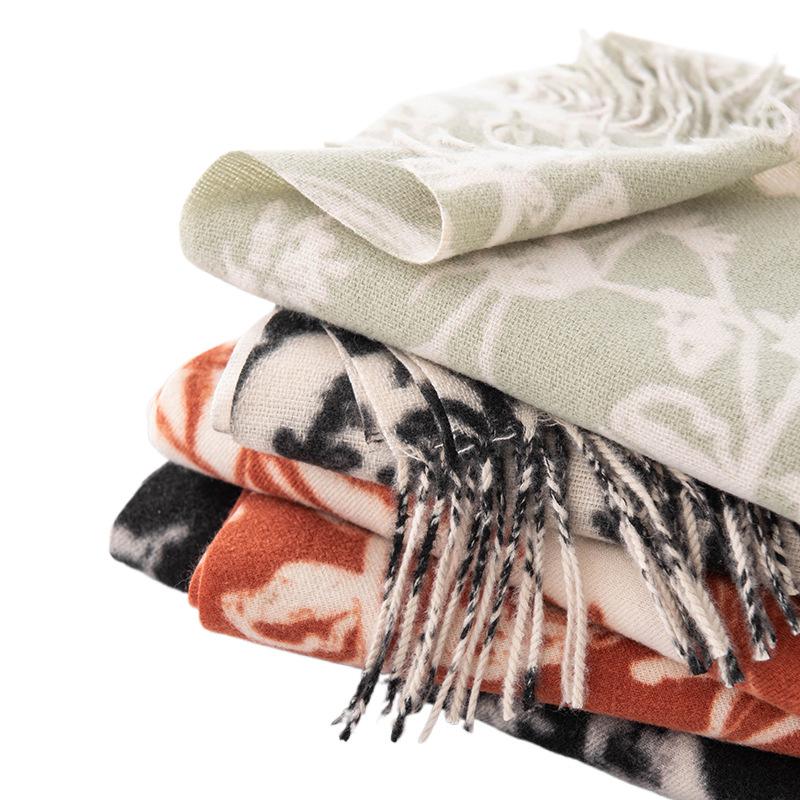 Europäischer und amerikanischer Imitations-Kaschmir-Druck-Langer Schal für Damen Winter High-End-Gefühl Schal 2024 Neuer vielseitiger Partnerschal