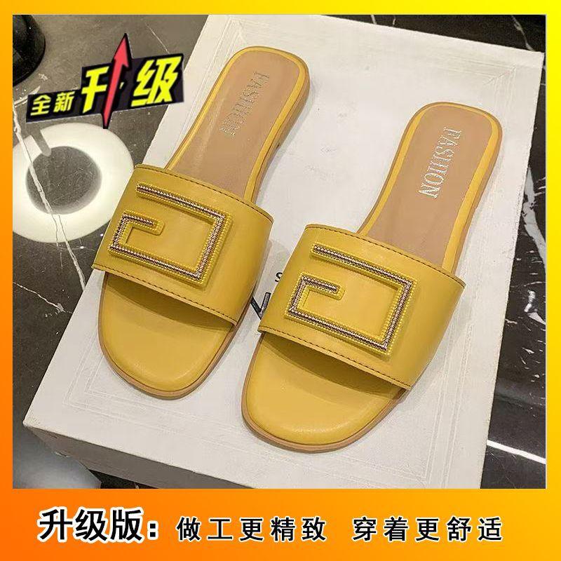 Platform Slippers Female 2025 Summer Wear Word with Fairy Style Fashion Versatile Internet Celebrity Flat Sandals Dopamine