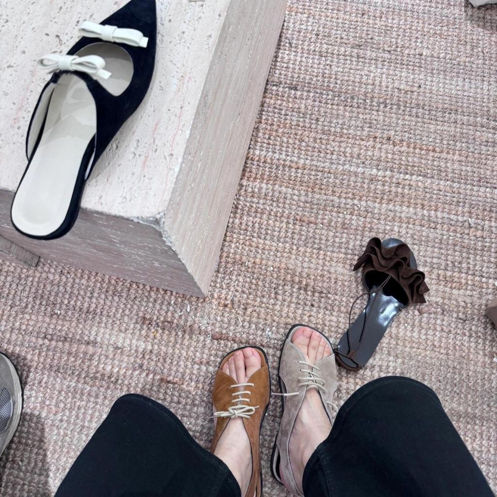 2025 summer new open-toe straps flat-bottomed niche sandals fashionable versatile retro outerwear lace-up sandals women