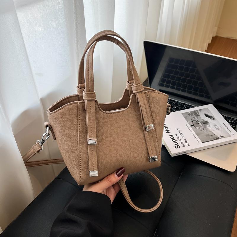 This Year's Popular Bag Women's Large Capacity 2025 New Niche Design Fashion Messenger Bag Portable Bucket Bag