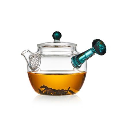 Pokaro arbatinukas, karščiui atsparus stiklas, horizontalus dizainas, vienai porcijai, 240 ml, mėlyna rankena, tinkamas naudoti ant viryklės ir mikrobangų krosnelėje, integruotas sietelis,