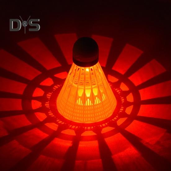 3/4 /8 Pcs LED Badminton Petecas Longa Duração Noite Visível Nylon Brilhante Petecas À Prova de Vento Iluminação Badminton para Jogo Noturno