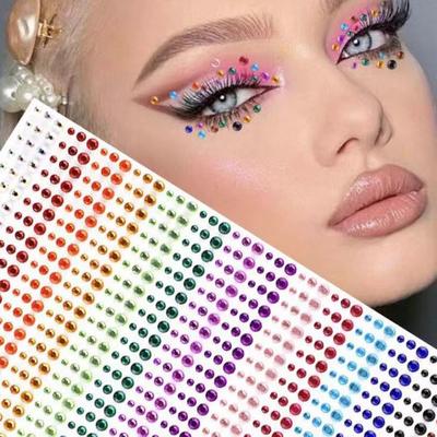 NEU 900 STÜCK Strasssteine Aufkleber Augen DIY Regenbogenfarbe Aufnäher Festival Make-up Schmuck Aufkleber Helle Aufkleber für Das Gesicht ZS004