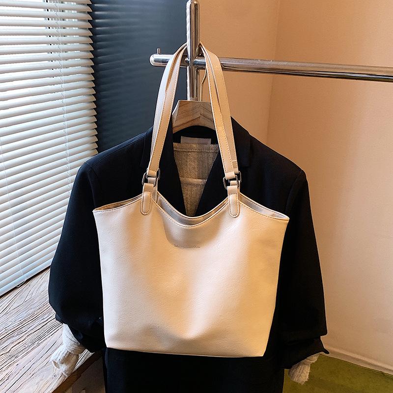 Women's Large Retro Soft Leather Tote: High-Quality, Versatile Fashion Shoulder Bag for School & Commute