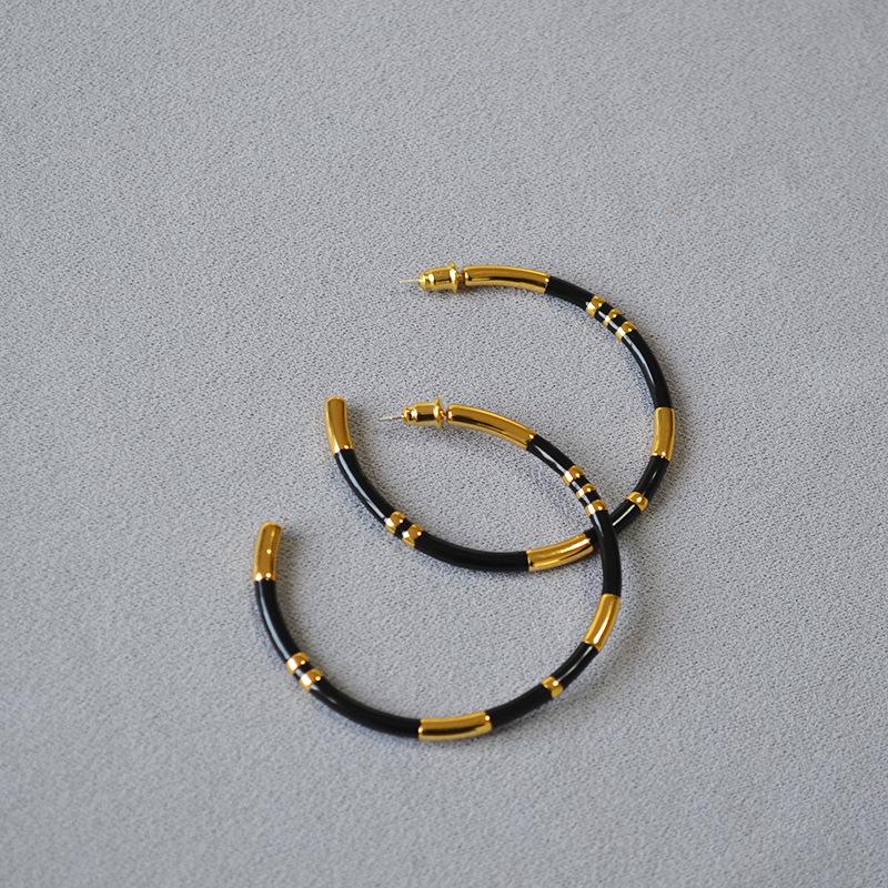 

Позолоченные серьги-кольца из бамбука с ручной эмалью и серебряной иглой 925 пробы чёрный