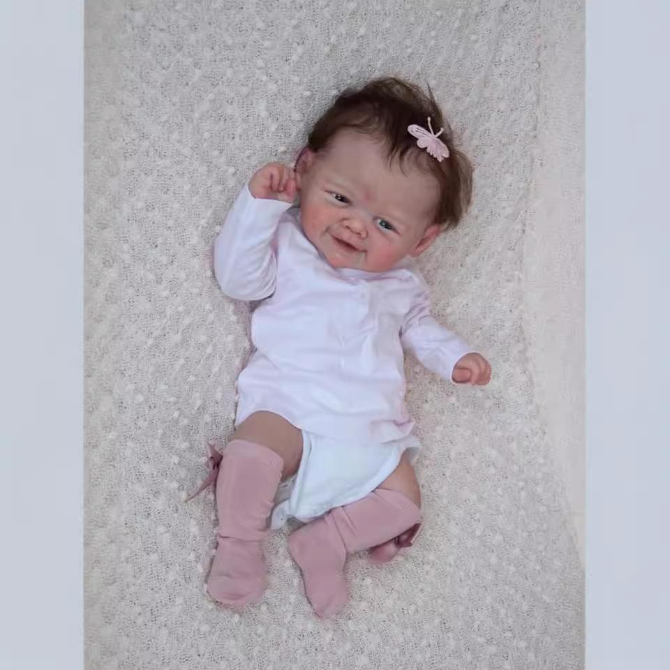 19-Inch Realistic Reborn Baby Doll - Cute and Lifelike 49 cm