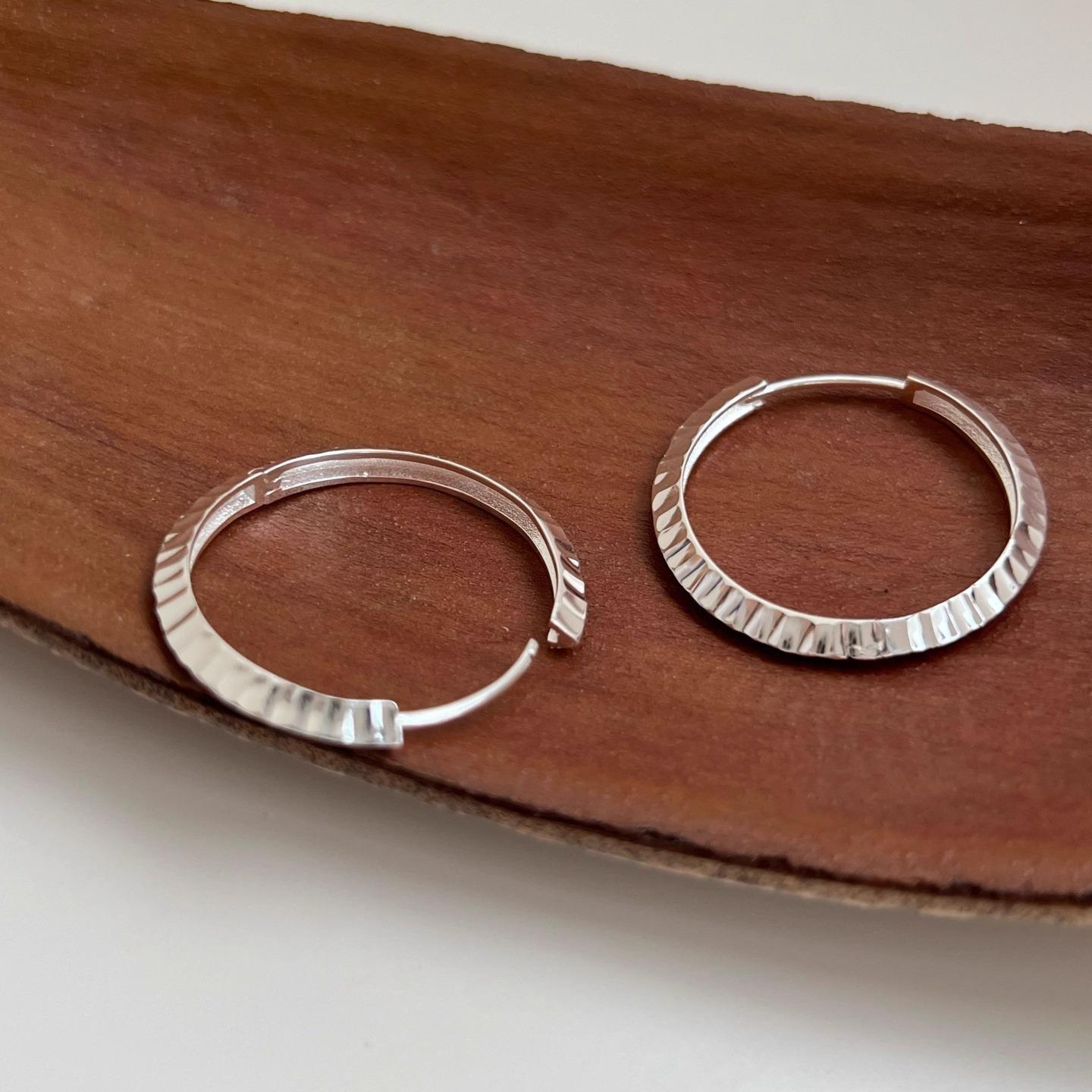 Винтажные Маленькие Ароматные Серьги-Ветер Полый Букет Дизайн INS Нишевая Мода Женские Элегантные Классические Аксессуары