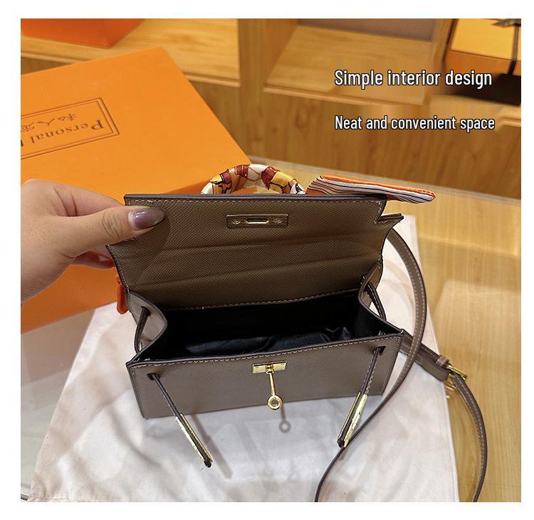 Women's Retro Crossbody Handbag with Versatile Scarf Style