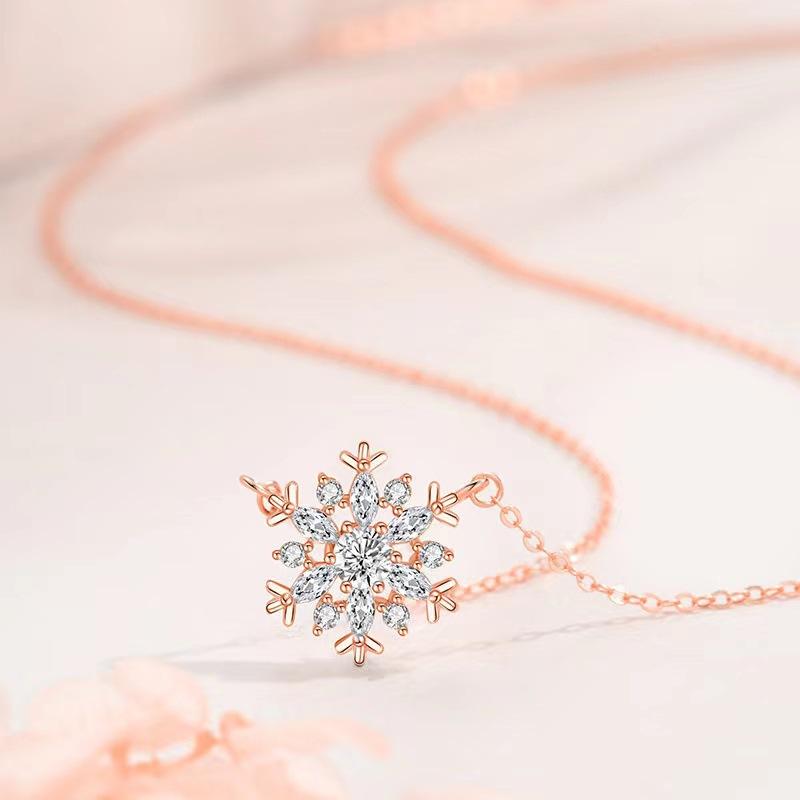 Delicate Snowflake Pendant Necklace Romantic Aesthetic Clavicle Chain Unique Design Gift For Girlfriend Light Luxury Jewelry