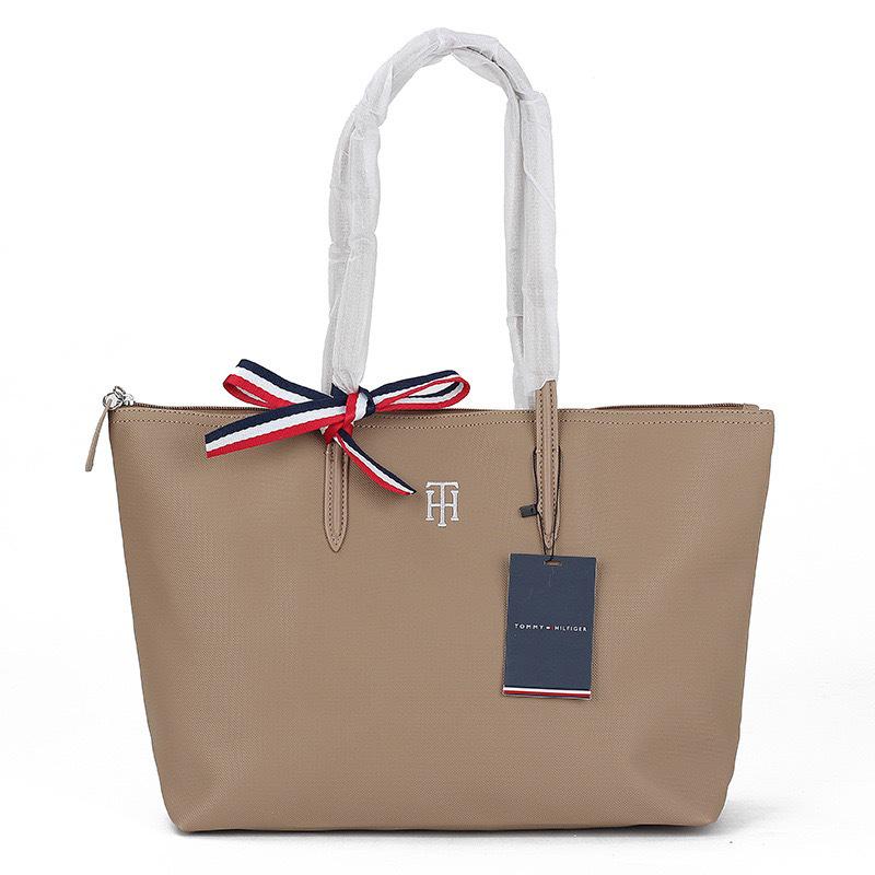 Women's Large-Capacity Lightweight Commuter Bag - Chic and Functional for Outdoor Use