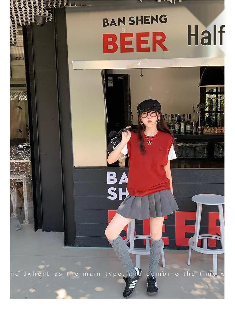 Women's Spring 2025 Sweater Vest: Stylish Layering Piece for Petite Frames