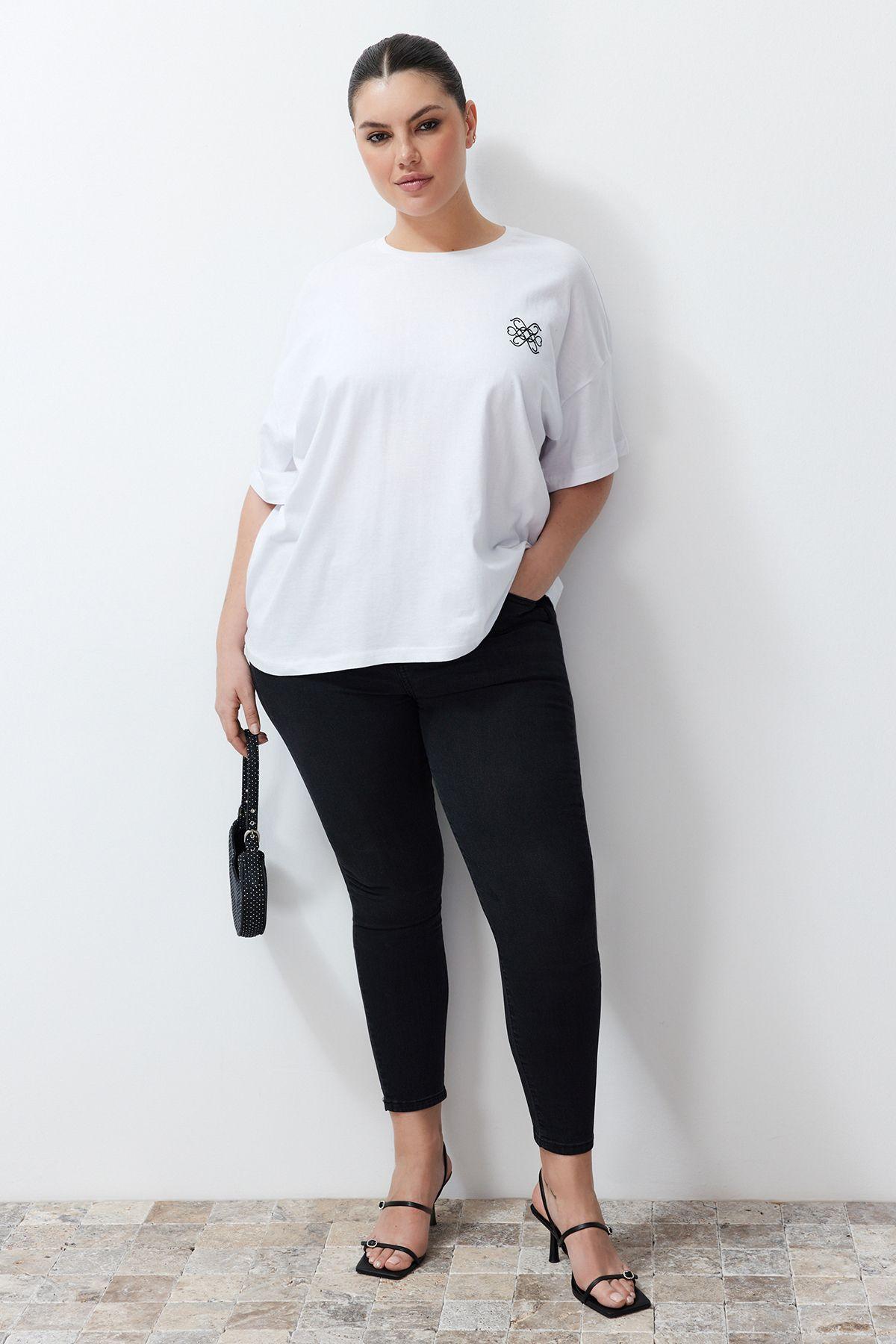 

Women s Style Plus Size Oversize Knitted T-shirt with White Print Detail 2XL