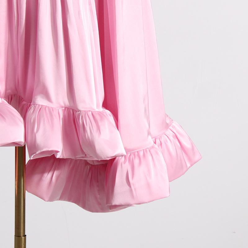 Sommermode 2025: Plissiertes Taillen-Rüschenkleid im Cape-Stil für Damen