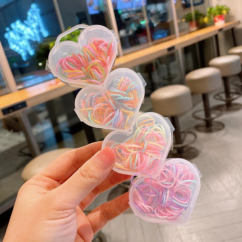 

Барвистий набір дитячих аксесуарів для волосся: Еластичні стрічки для волосся, що не пошкоджують волосся, та милі маленькі заколки у формі квітів для дівчаток.