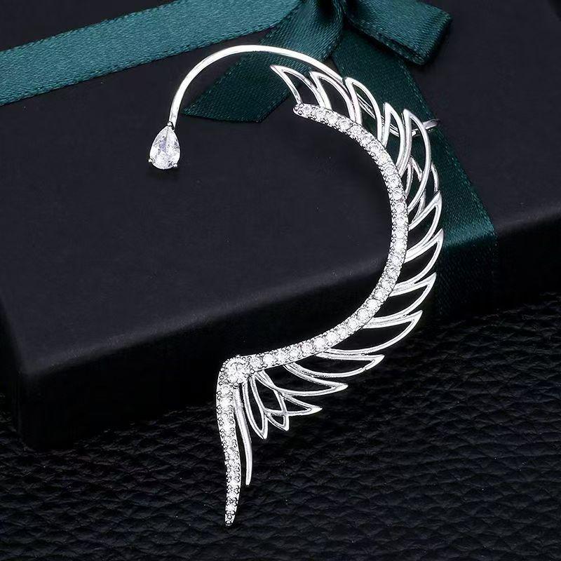 European Angel Wing Ear Cuff: Stylish, Unique Ear Clip Earring with Cool Design and Versatile Personality.
