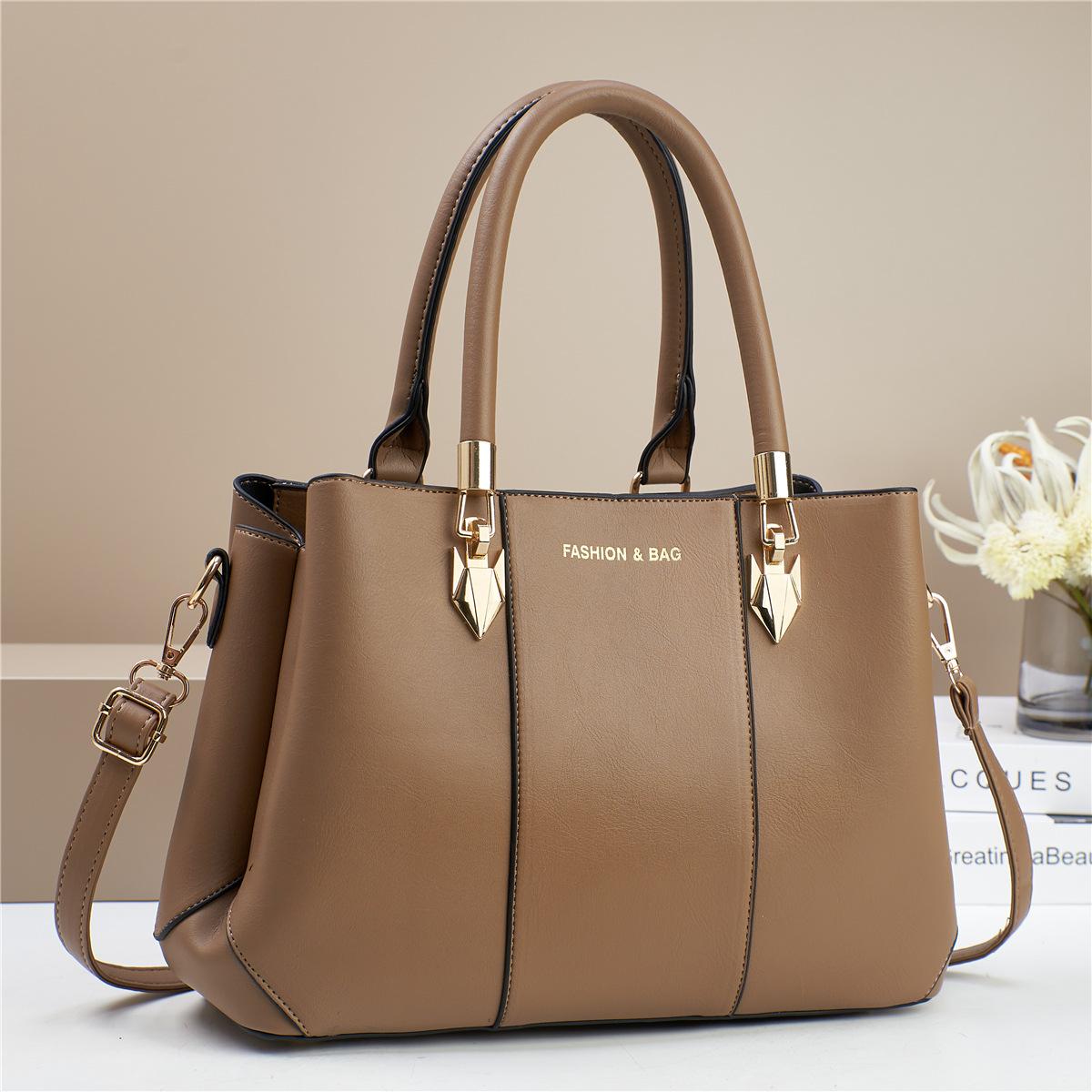 

Женские сумки — модные и универсальные, повседневные, простые и трендовые, высококачественные, вместительные сумки-мессенджеры через плечо. Length 30 Width 12.5 Height 22cm коричневый