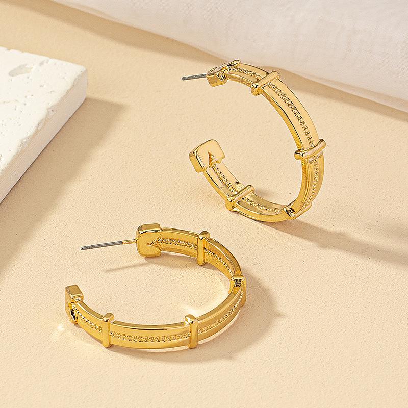 Geometric Circle Earrings: Trendy Cold-Style Ear Studs for Women with Unique Design