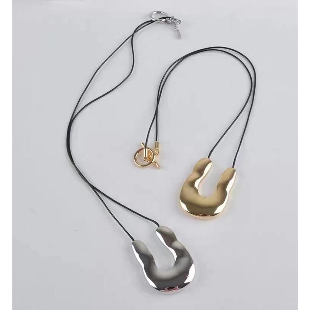U-Shape Horseshoe Pendant Necklace for Women Black Rope Statement Necklaces Simple Choker Party Jewelry for Girls Women