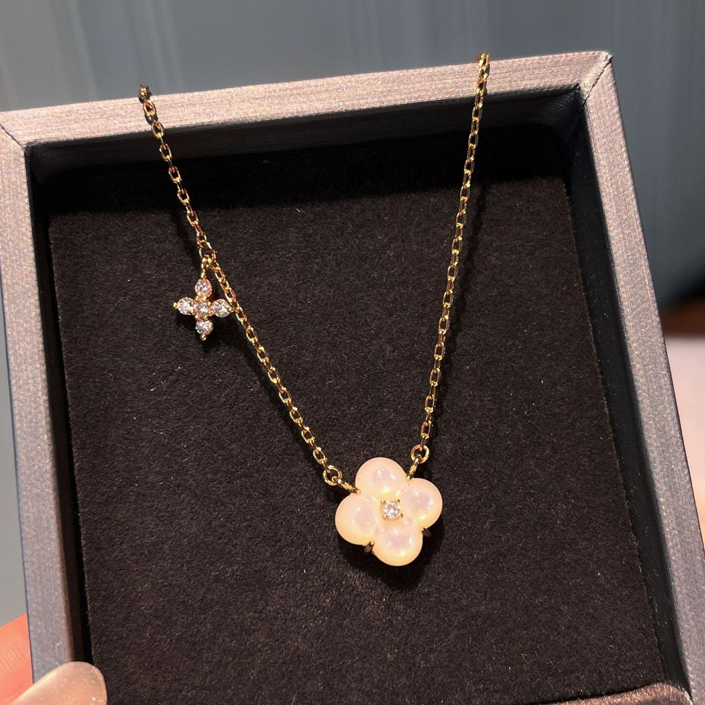 Treating Pool Natural Fritillary Four Leaf Flower Necklace Retro Light Luxury White High-End Flower Clavicle Chain