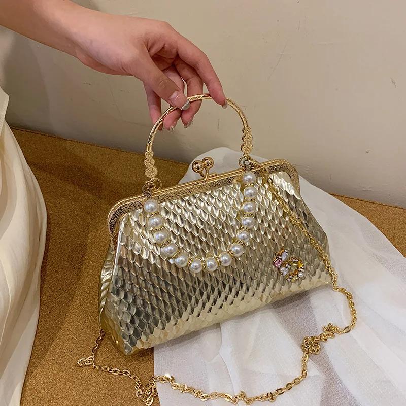 Luxury Designer Women White Shoulder Bags Gold Silver Crossbody Bags Pearl Evening Clutch Chain Shell Clip Party Handbags