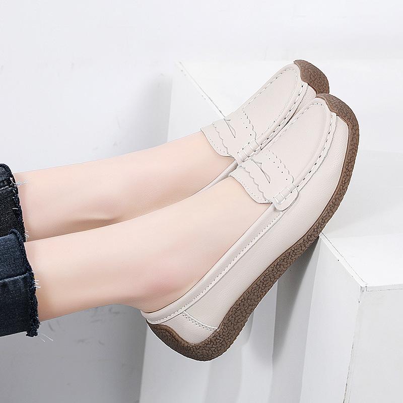 Spring and Autumn Light Leather Doudou Shoes Women's Mouth Flat Bottom Versatile Soft Sole Comfortable Non-slip Beef Tendon Sole Mom Shoes Single