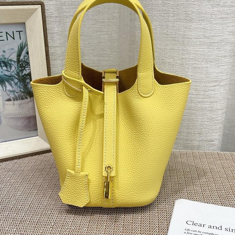 Large Capacity First-Layer Cowhide Vegetable Basket Bag, High-End Light Luxury Versatile Handbag