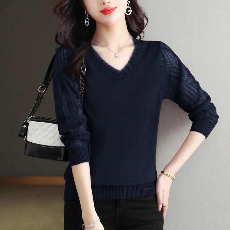 Pulover de bază tricotat cu mâneci din dantelă de toamnă pentru femei de vârstă mijlocie care poartă pulover cu decolteu în V subțire