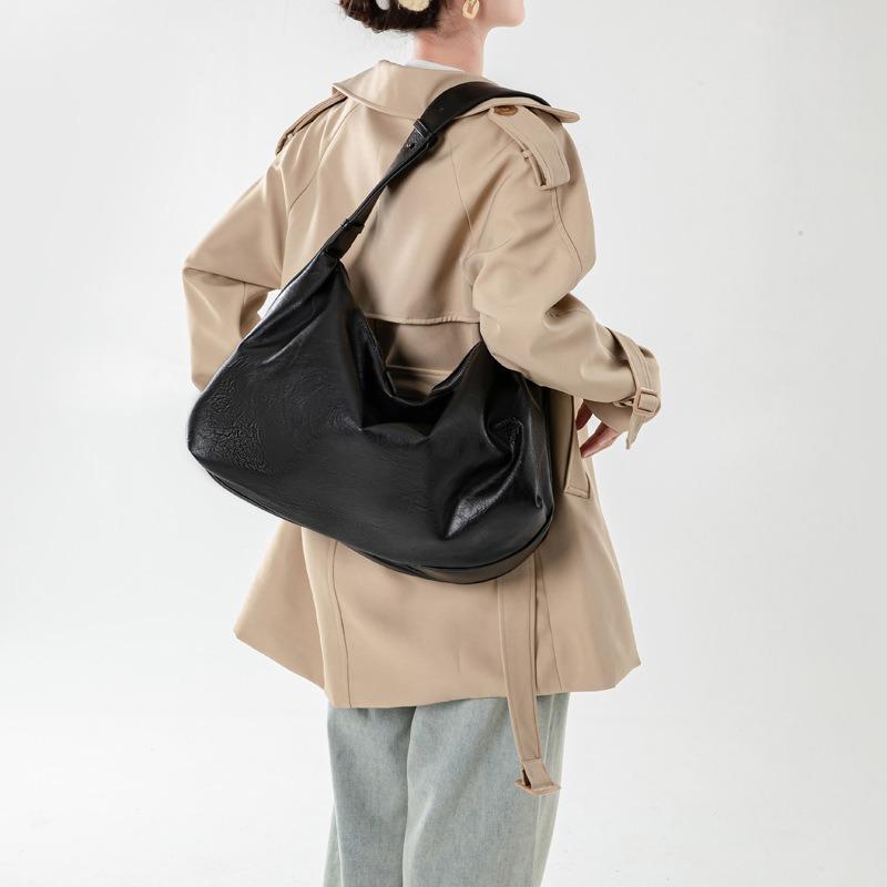 Soft leather large-capacity black dumpling bag women's new retro high-end lazy wind cloud bag shoulder bag