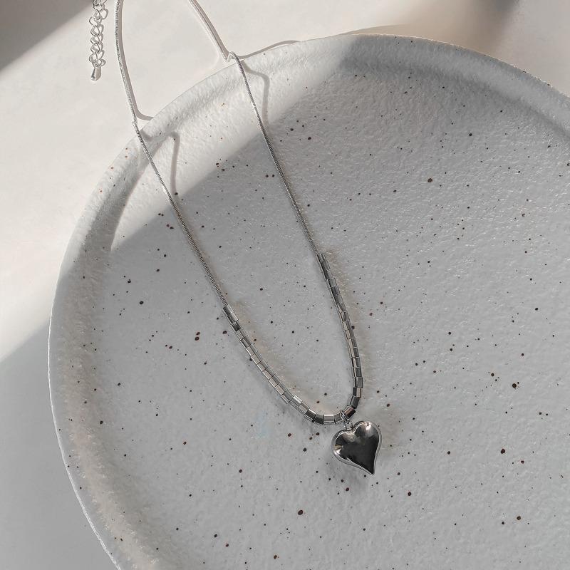 Three-dimensional love square necklace women s niche sweet cool style fashion design sweater collarbone chain