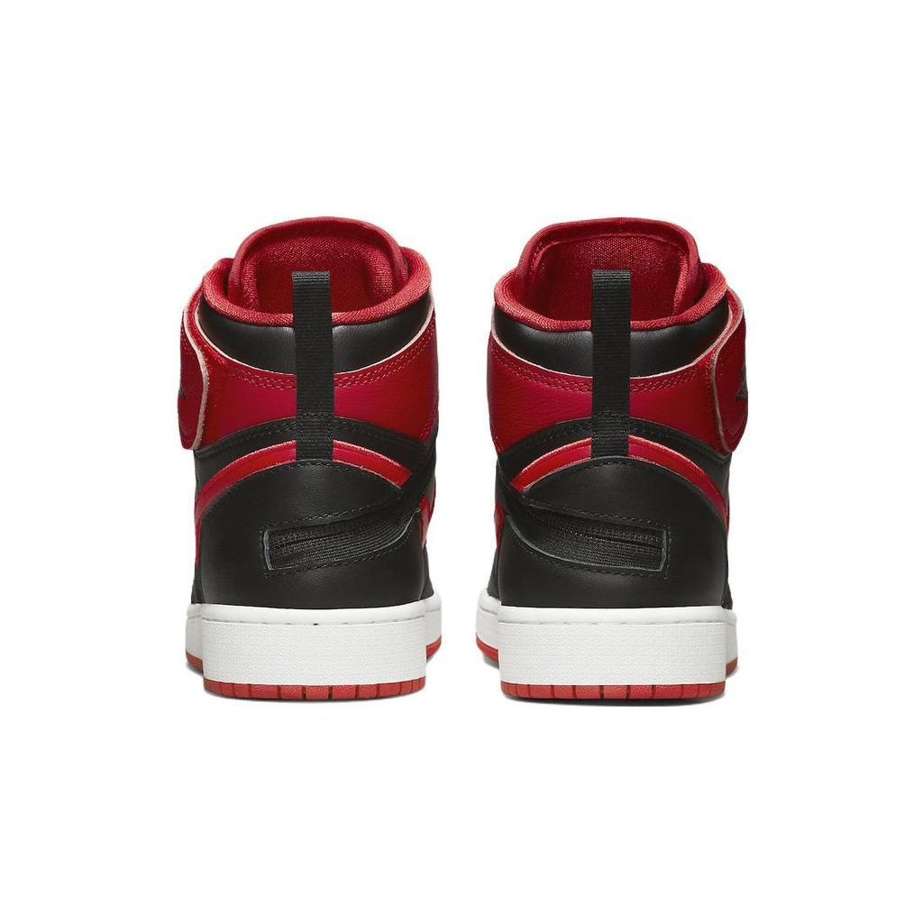 Sneakers per Bambini Air Jordan 1 High FlyEase GS Bred Nero Bianco Rosso Fuoco DC7986-060