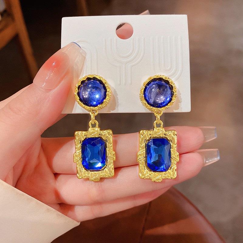 Vintage Geometrische Metallohrringe: Diamant-, Kreis- und Quadrat-Silbernadel-Design - Französischer High-End-Nischenstil