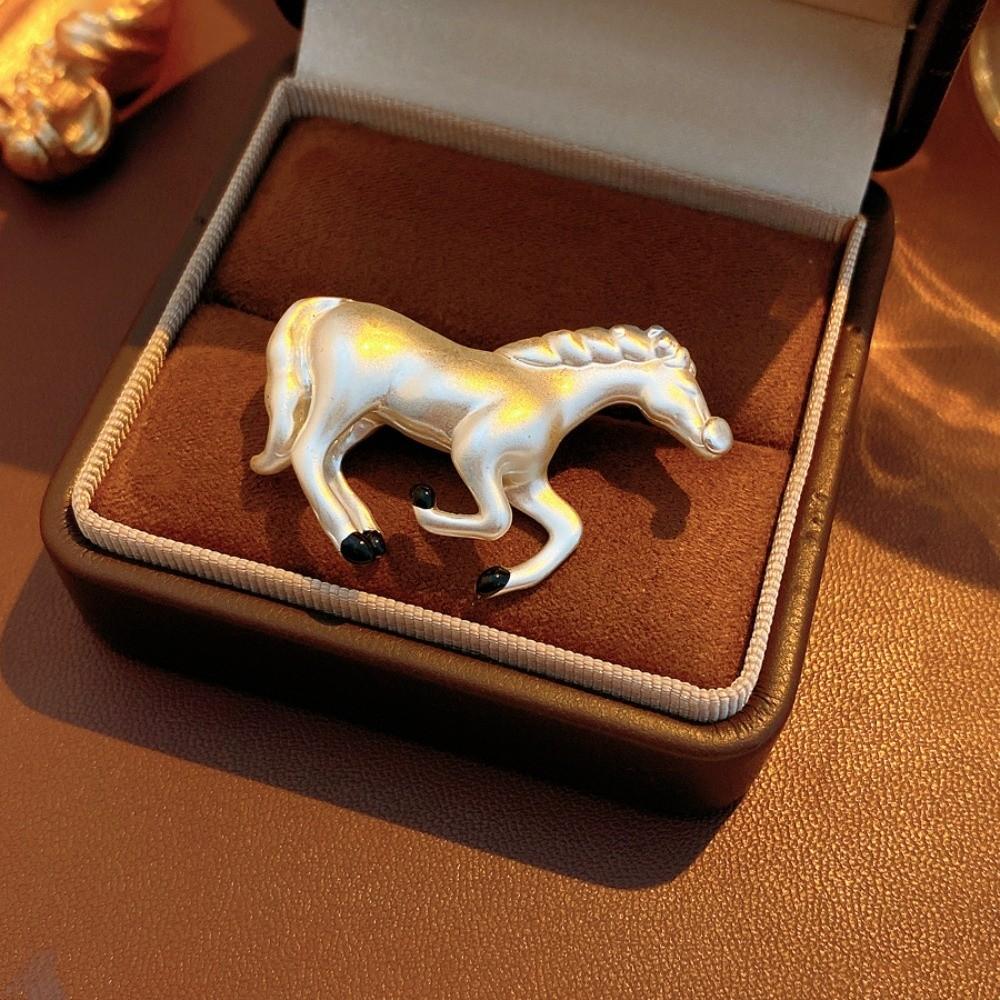 Metal Copper Metal Horse Brooch Vintage Animal Lapel Pins Luxury Zodiac Pony Pin  Suit Accessories