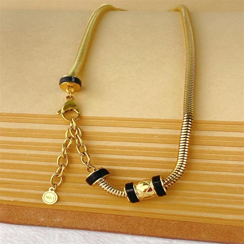 European-American Chunky Snake Bone Necklace: Small Waist, Hip Hop Style Stainless Steel Jewelry for Women