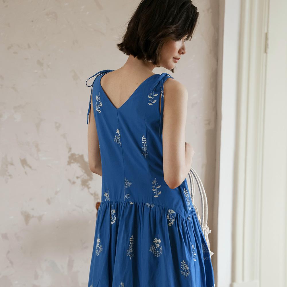 Laengsseon Ls_Blue V-Neck Vest Dress