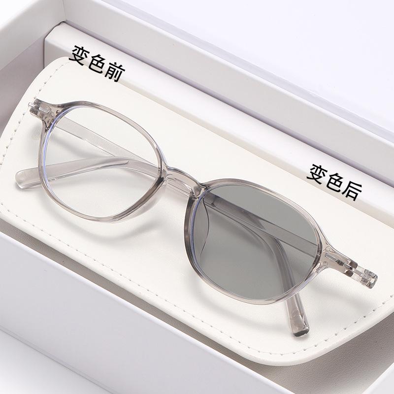 Japanese-Style Ultra-Light Round Frame Glasses with Retro Color-Changing Lenses and Anti-Blue Light for High-Definition Myopia.