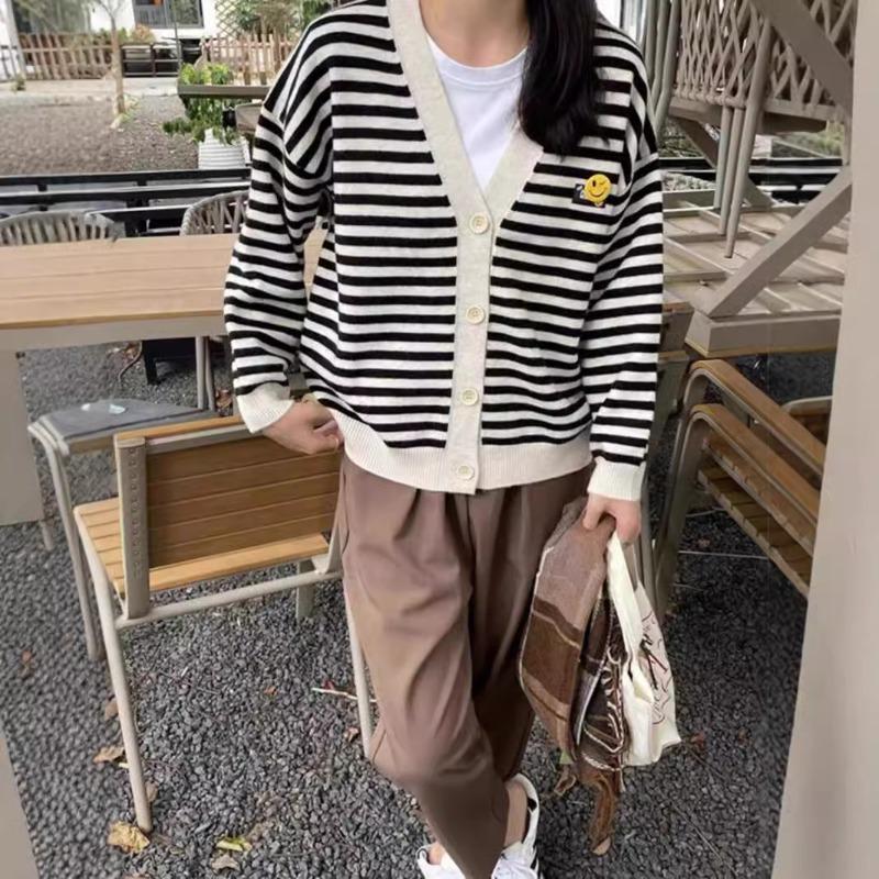 Autumn and winter new striped smiley face knitted cardigan sweater women's jacket fashionable versatile lazy V-neck long-sleeved top
