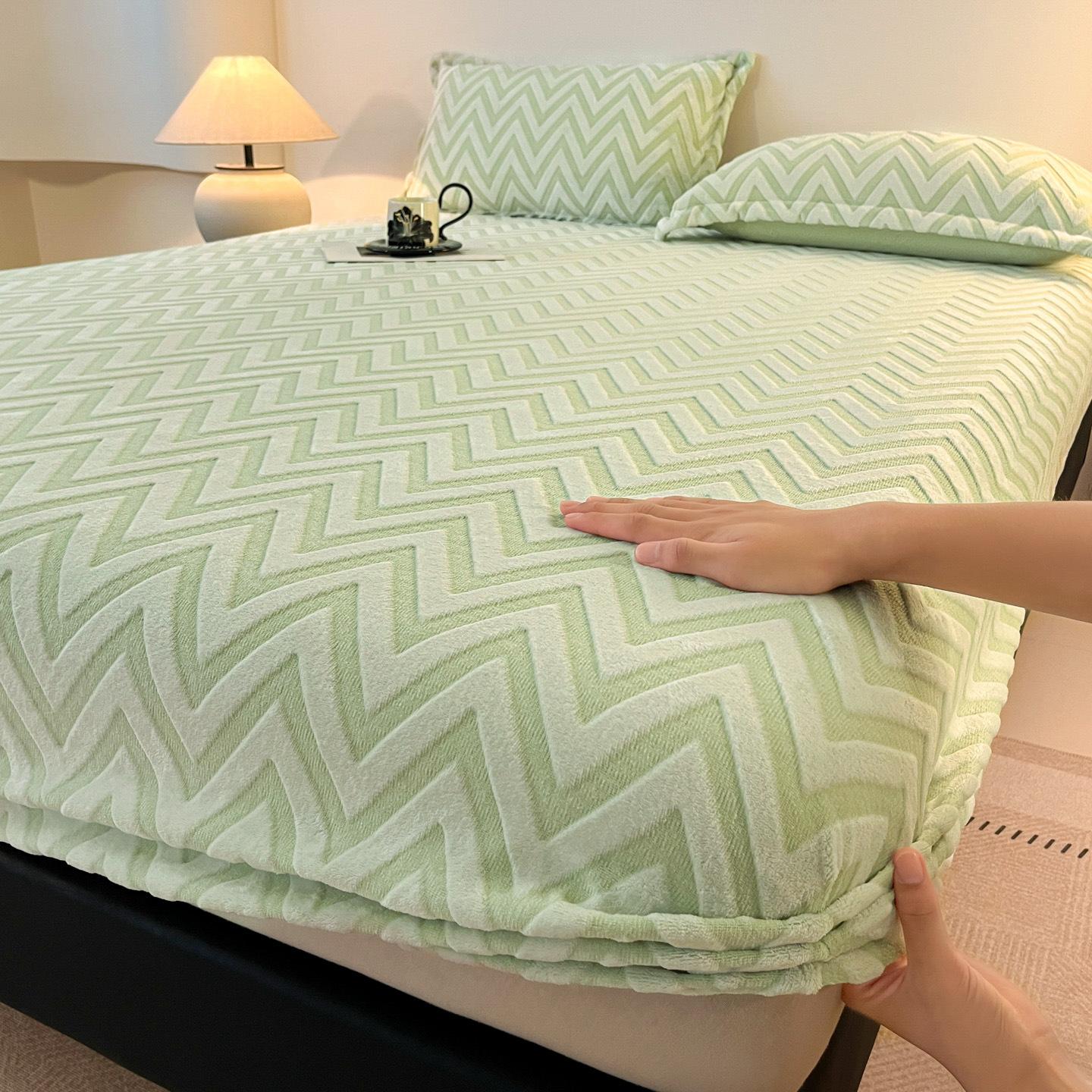 

Winter Milk Velvet Bed Sheets New Style Manwa Pattern High Weight Plus Velvet Thickened Warm All-inclusive Non-shifting Sheets 90 * 200cm single bed hat